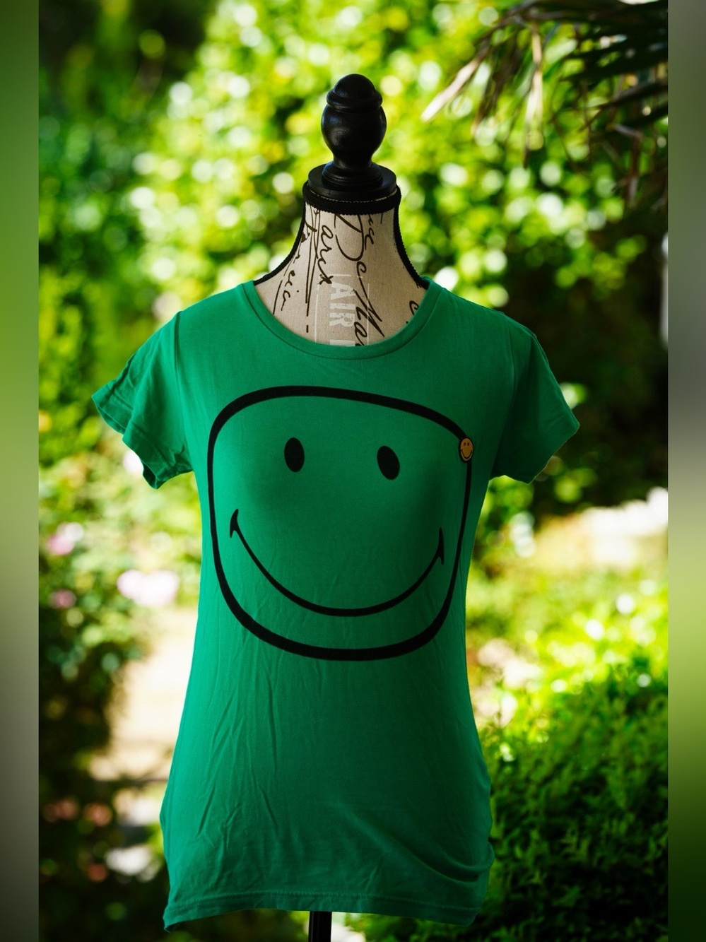 Smiley Happy Connection Green Smiley Face Graphic Tee – Size Small